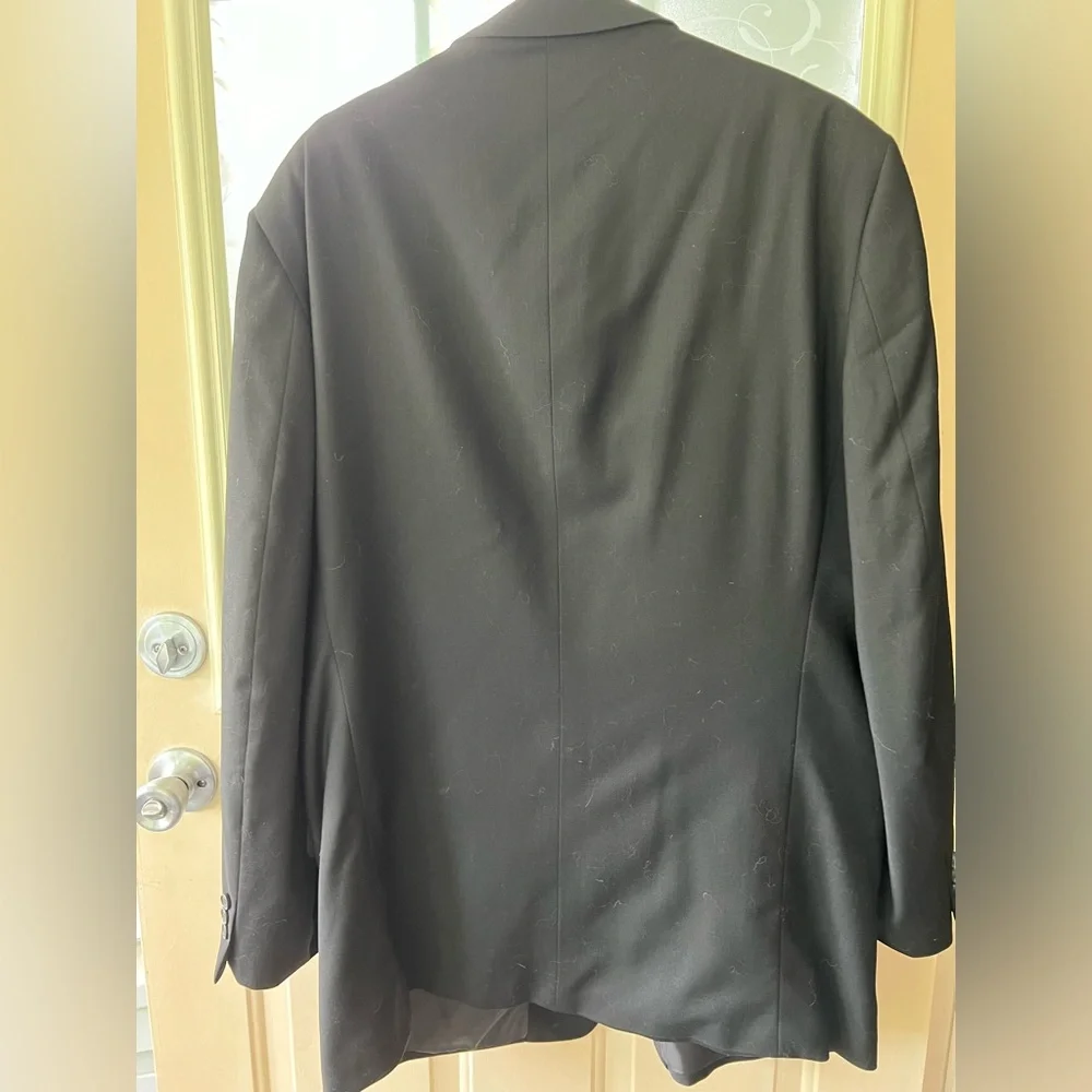 Petrocelli 💯 wool black suit jacket in size 48L. In great shape, lined.